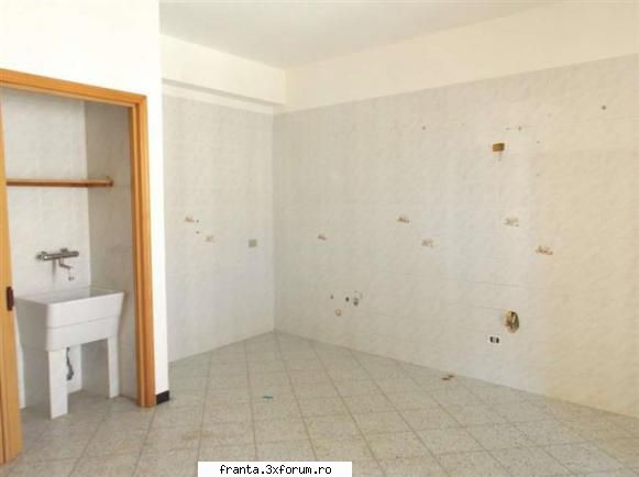 350 � : mazara del vallo - 110 m� - 3 camere - 2 m� de camere
2 350 � 3,18 �/m� apartament de